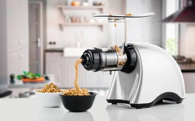 Sana-Juicer-EUJ-707-white-Peanut-butter