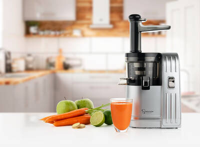odšťavňovač Sana Juicer EUJ-828